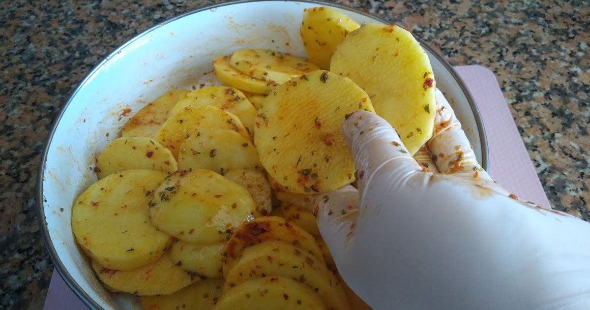 Fırında Dilimlenmiş Soslu Patates Tarifi